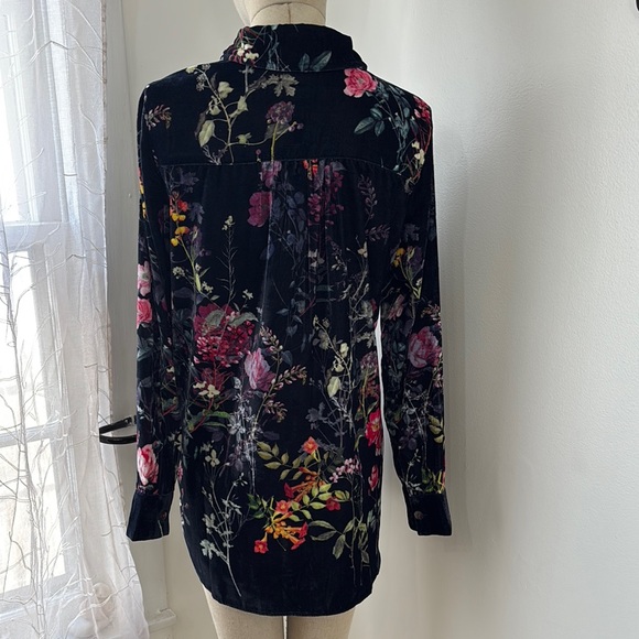 NWOT SOFT SURROUNDINGS Black Floral Velvet Women's Top - Picture 3 of 6